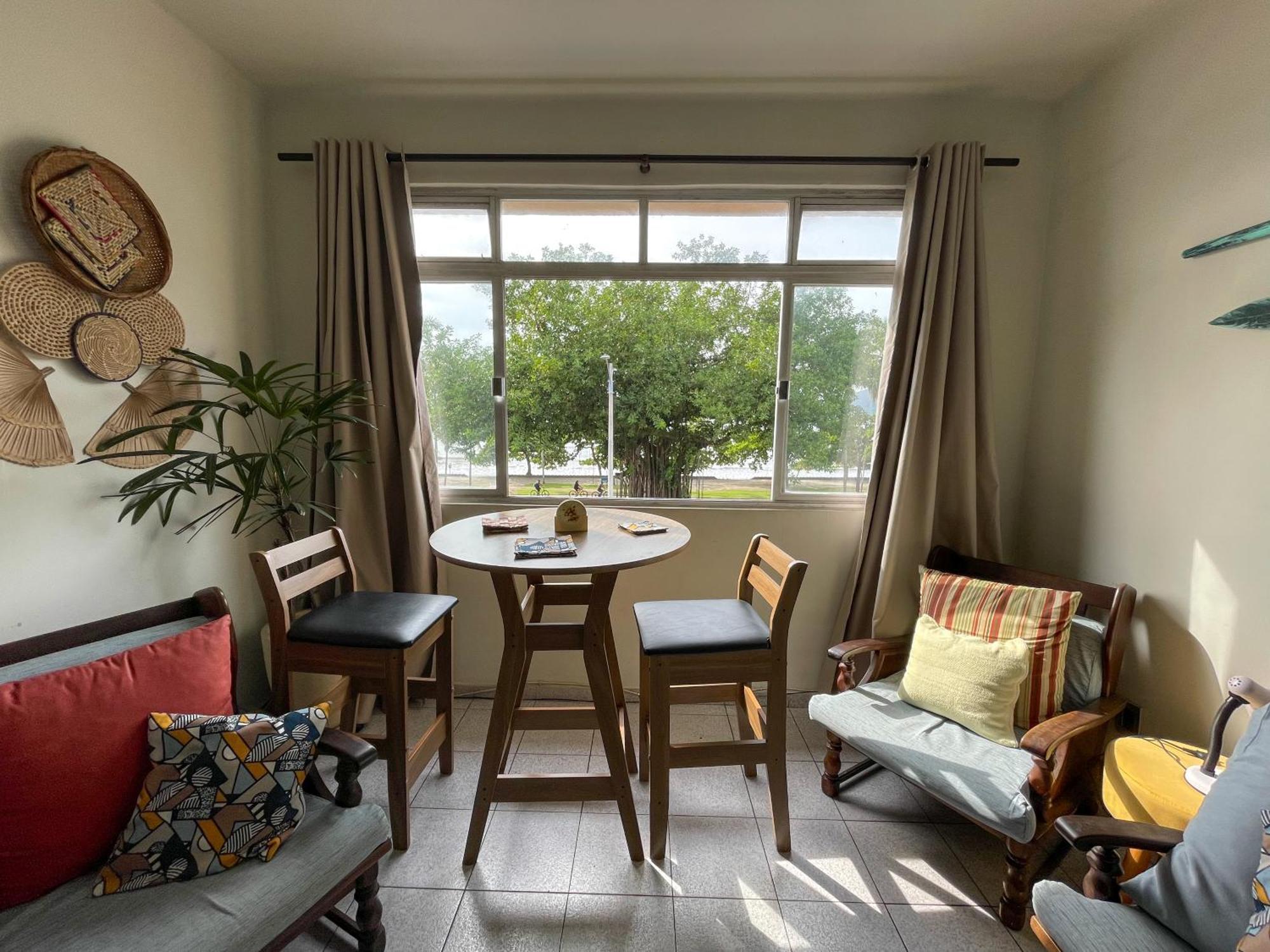 Apartamento Com Vista Pro Mar No Centro De - 2 Quartos E Cozinha Completa *
