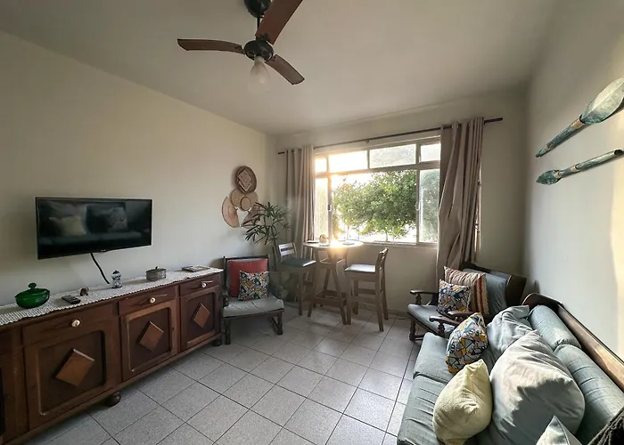 Apartamento Com Vista Pro Mar No Centro De Ubatuba - 2 Quartos E Cozinha Completa