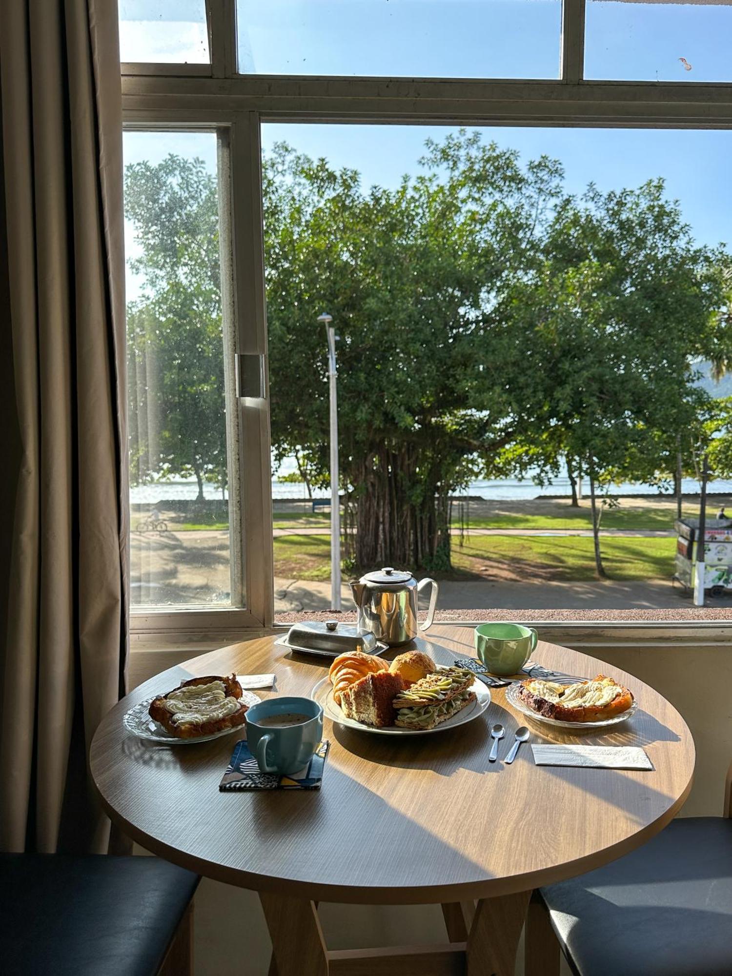 Com Vista Pro Mar No Centro De - 2 Quartos E Cozinha Completa Ubatuba