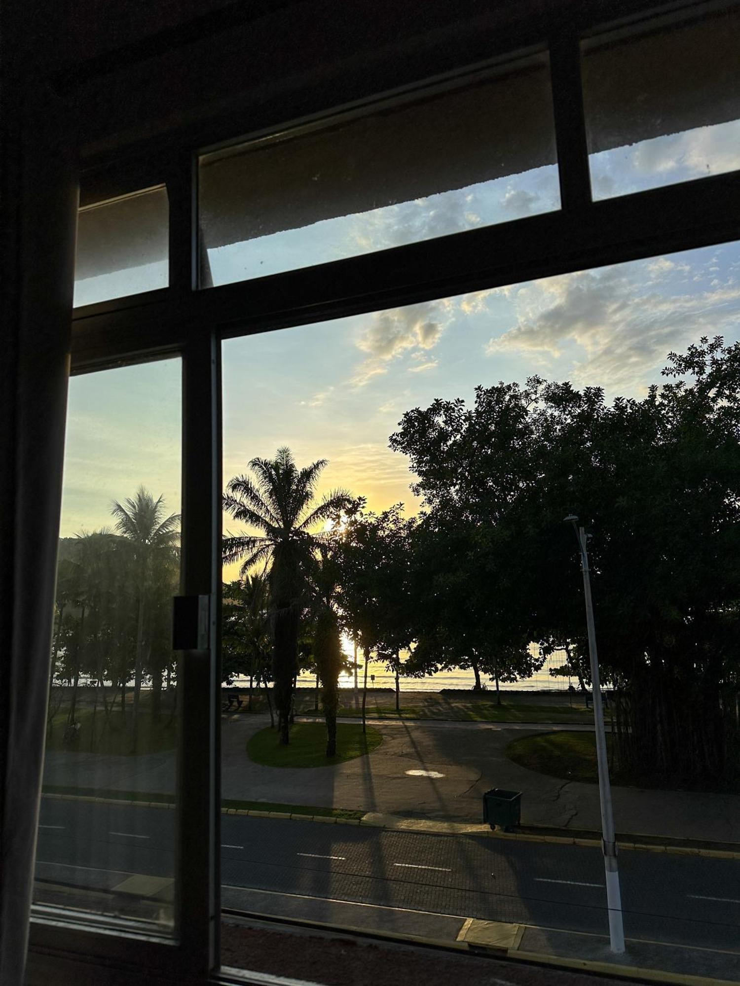 Com Vista Pro Mar No Centro De - 2 Quartos E Cozinha Completa *
